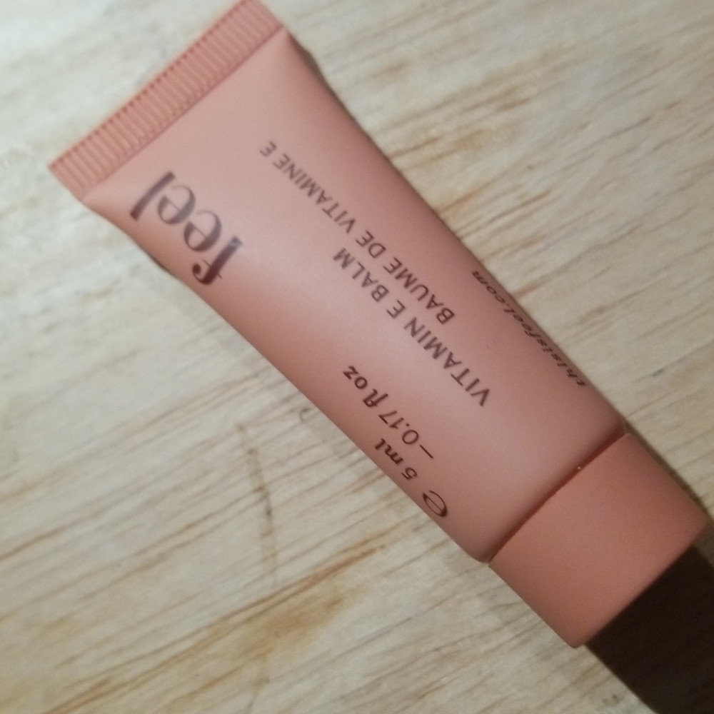 4/25 bundle item. feel Vitamin E Lip Balm